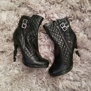 Black Faux Leather Quilted Stiletto Bootie sz6